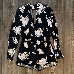 AEROPOSTALE Black Floral Long-Sleeve Choker Romper